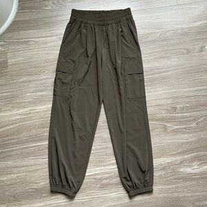 Vuori Women’s Villa Cargo Jogger Green Sz S EUC